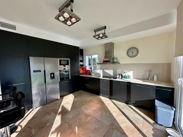 4 slaapkamer Villa te koop in La Marina, Elche / Elx met zwembad garage - € 699.000 (Ref: 8734242)