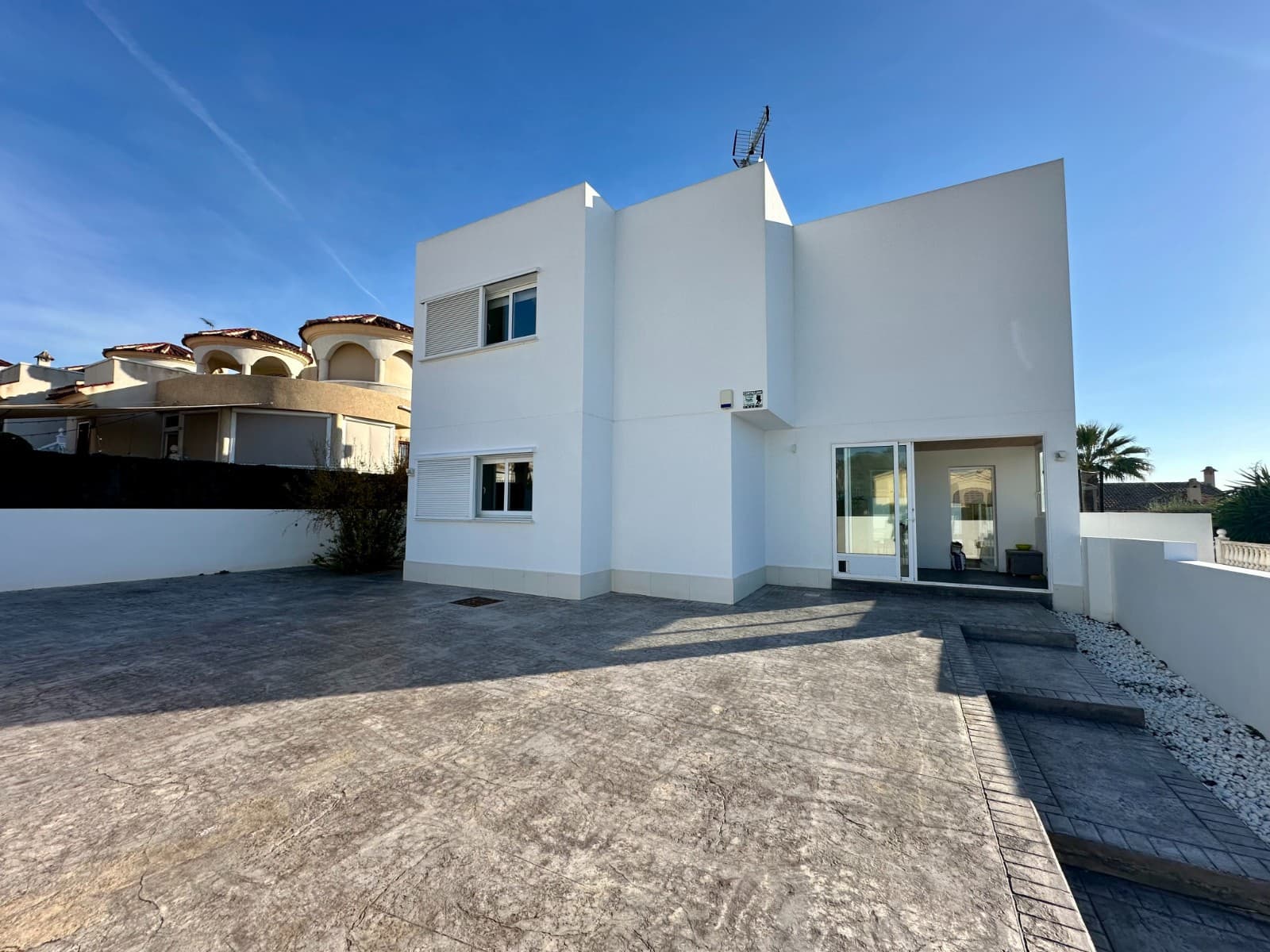 4 slaapkamer Villa te koop in La Marina met zwembad garage - € 699.000 (Ref: 8734242)