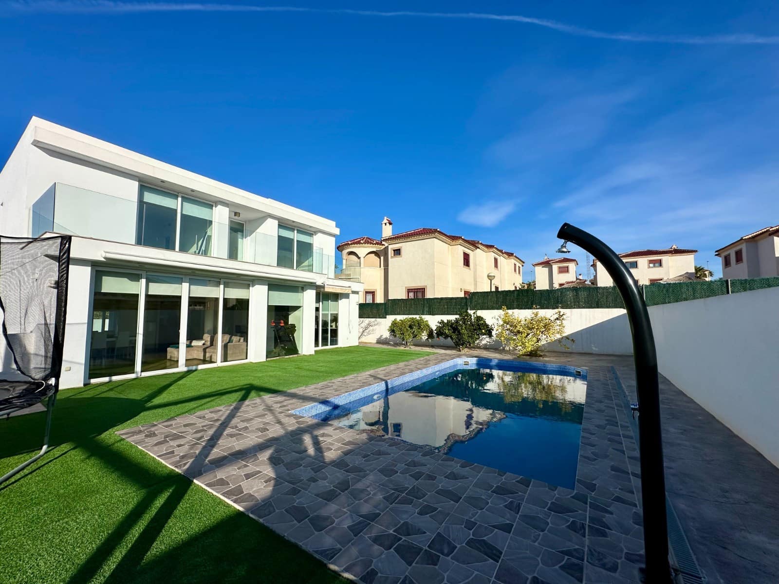 4 slaapkamer Villa te koop in La Marina met zwembad garage - € 699.000 (Ref: 8734242)