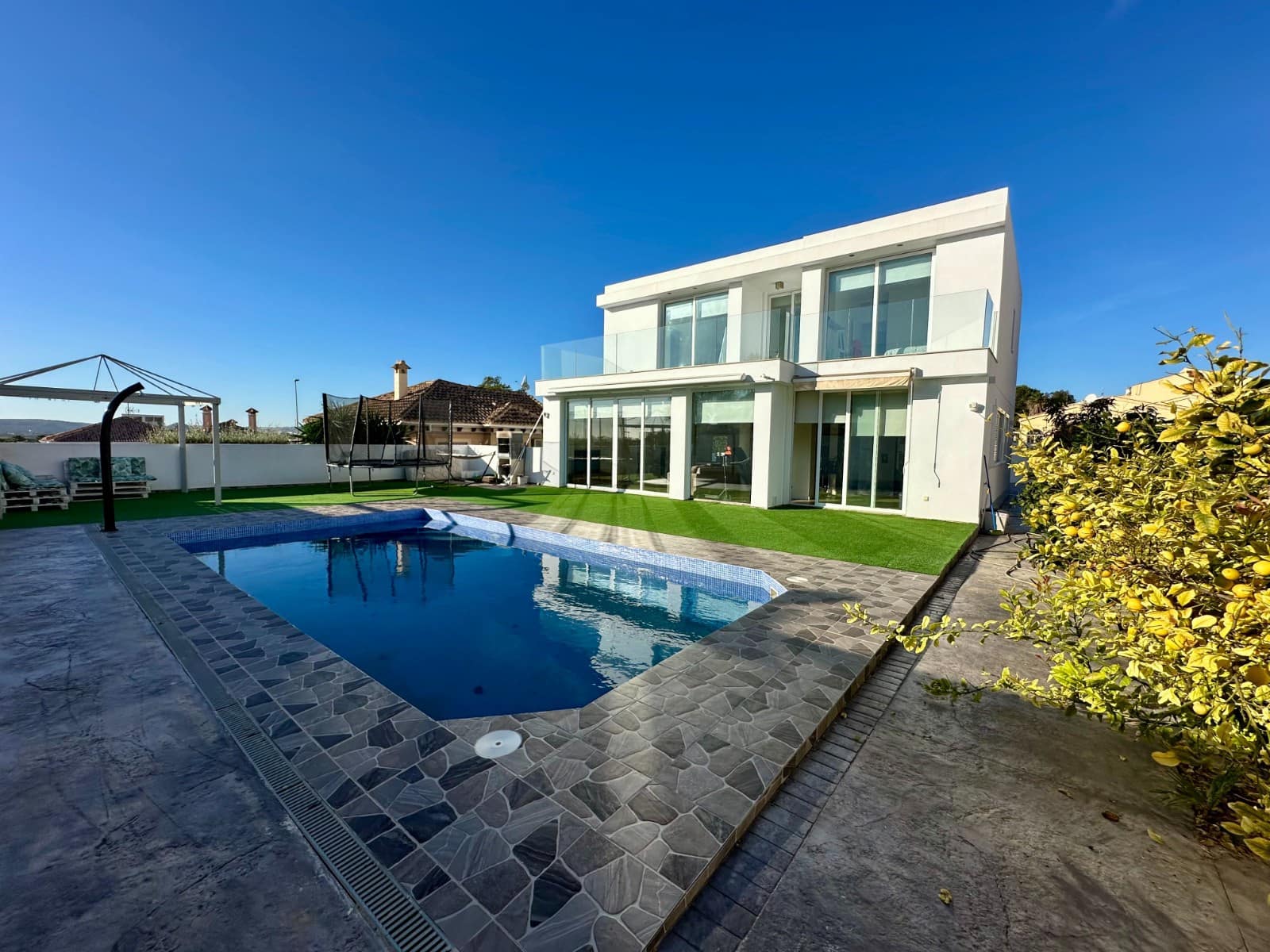 4 slaapkamer Villa te koop in La Marina met zwembad garage - € 699.000 (Ref: 8734242)