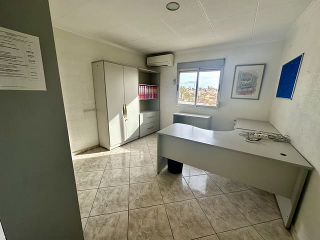 6 slaapkamer Villa te koop in La Marina, Elche / Elx - € 295.000 (Ref: 8841900)