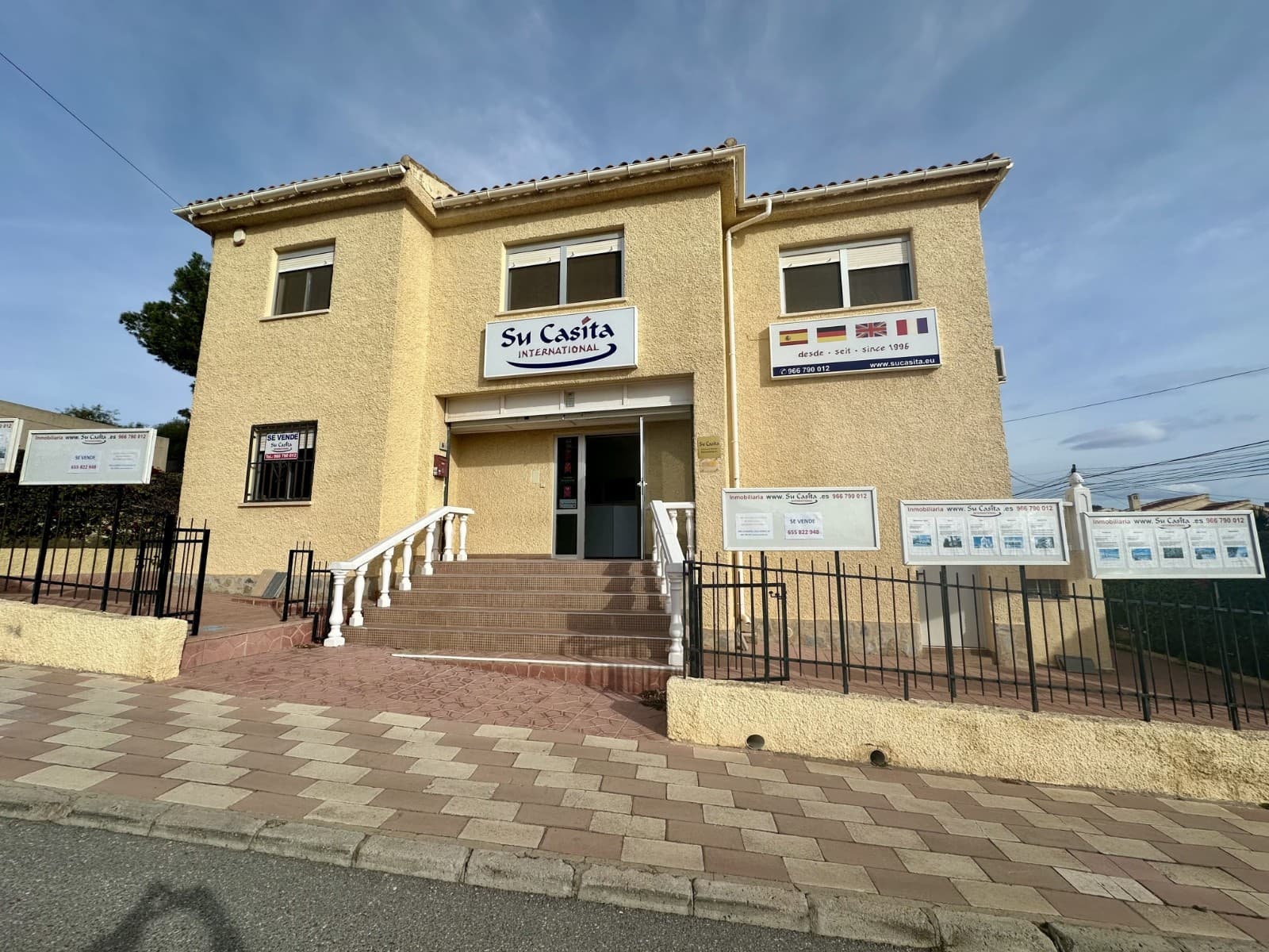 6 bedroom Villa for sale in La Marina - € 295,000 (Ref: 8841900)