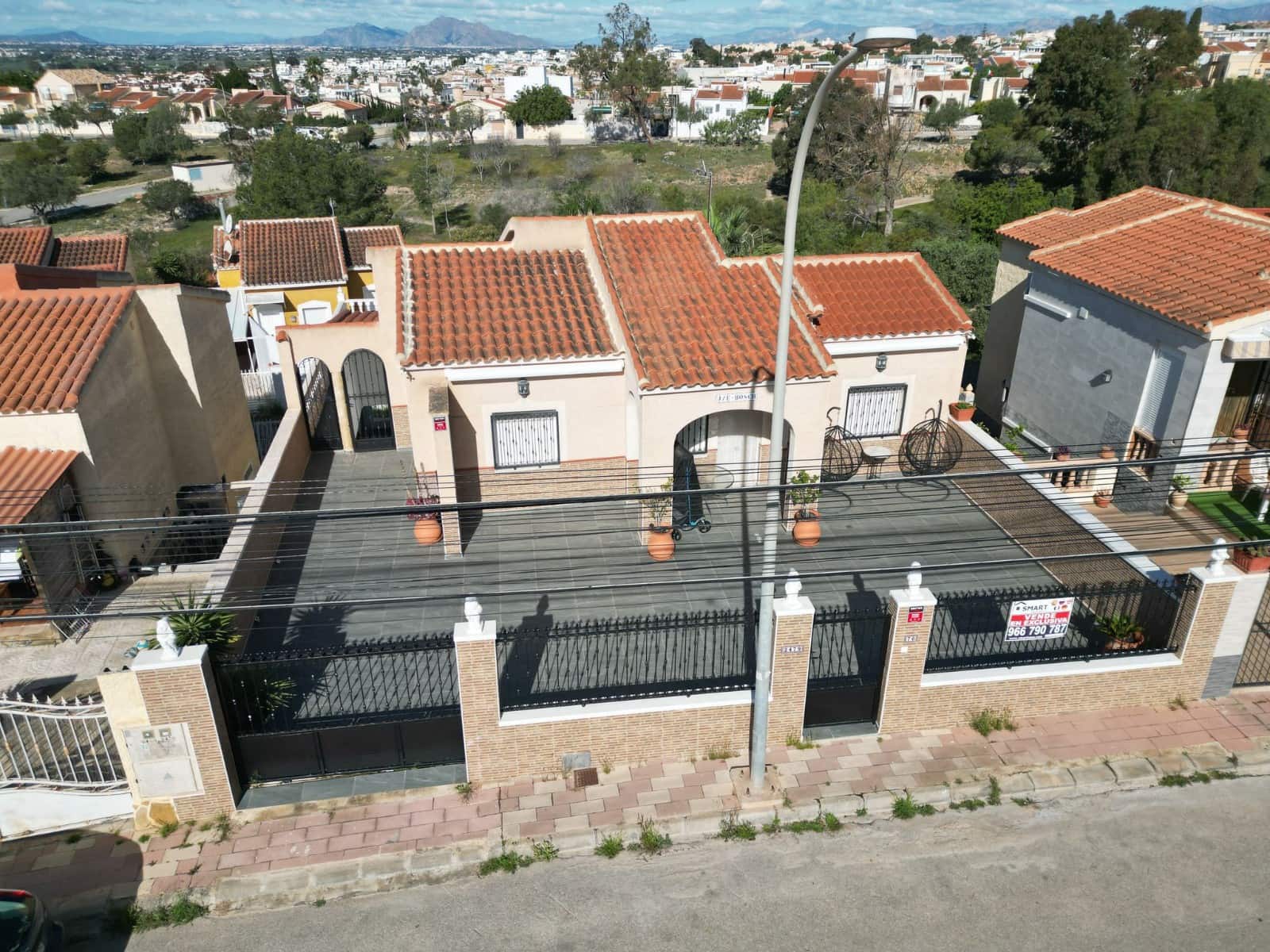 4 chambre Villa/Maison à vendre à La Marina - 295 000 € (Ref: 8913815)