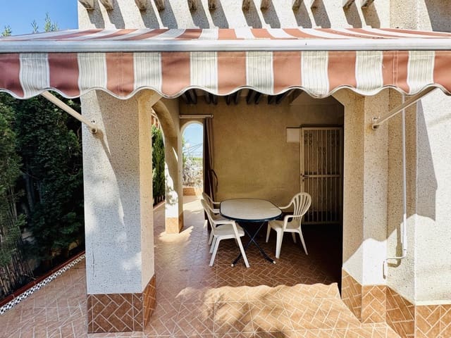 4 soveværelse Semi-Rækkehus til salg i La Marina, Elche / Elx med swimmingpool - € 168.000 (Ref: 9129258)