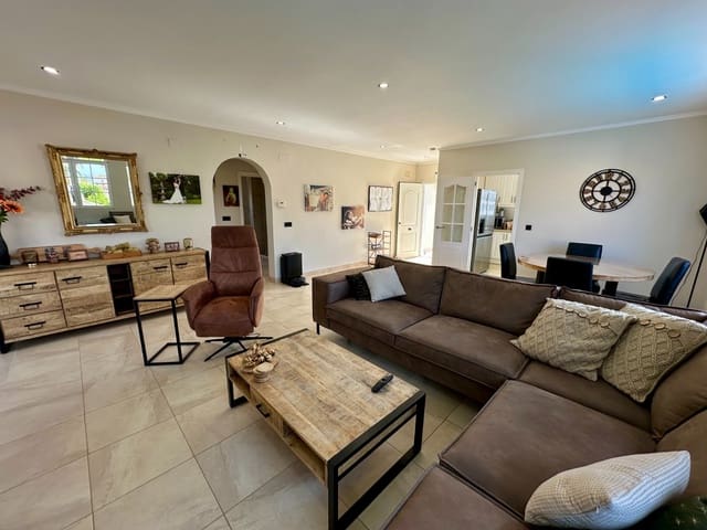 5 quarto Moradia para venda em La Marina, Elche / Elx com piscina garagem - 540 000 € (Ref: 9133124)