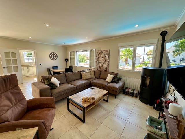 5 quarto Moradia para venda em La Marina, Elche / Elx com piscina garagem - 540 000 € (Ref: 9133124)