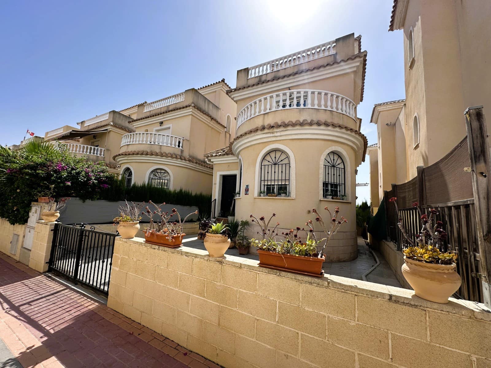 3 slaapkamer Villa te koop in La Marina met zwembad - € 188.000 (Ref: 9138488)