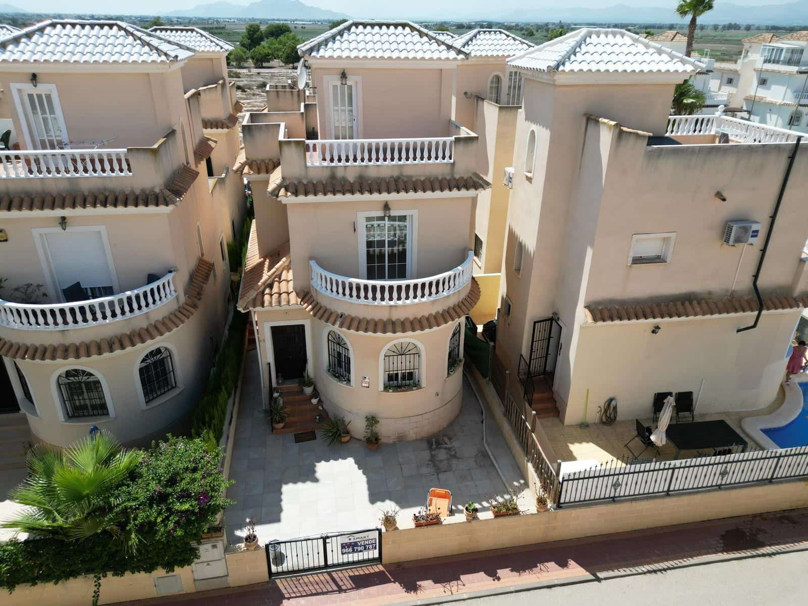 3 slaapkamer Villa te koop in La Marina met zwembad - € 188.000 (Ref: 9138488)