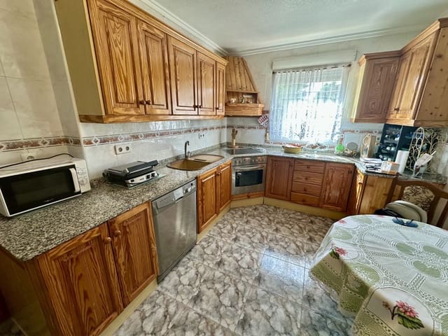 6 sovrum Villa till salu i La Marina, Elche / Elx med pool - 679 000 € (Ref: 9144535)