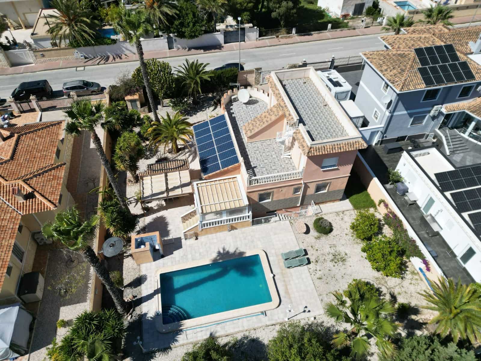 6 makuuhuone Huvila myytävänä paikassa La Marina mukana uima-altaan - 679 000 € (Ref: 9144535)