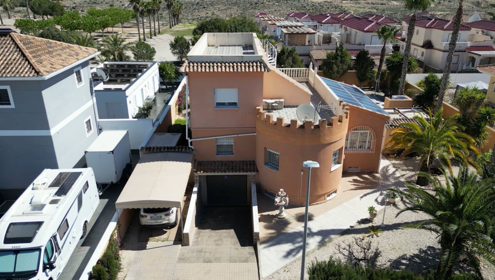 6 makuuhuone Huvila myytävänä paikassa La Marina mukana uima-altaan - 679 000 € (Ref: 9144535)