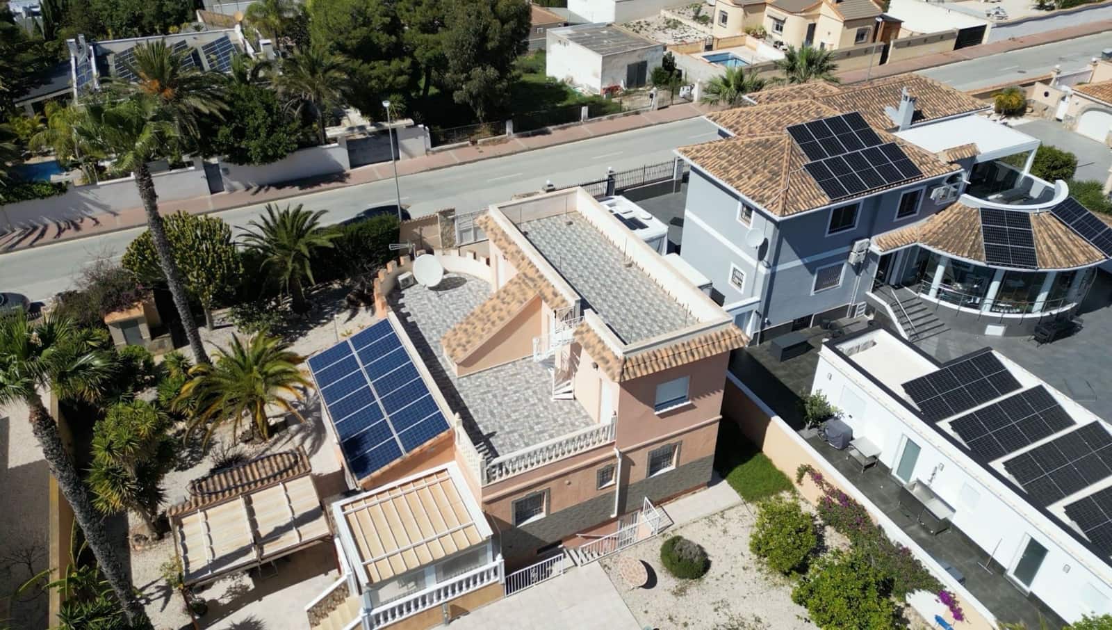 6 makuuhuone Huvila myytävänä paikassa La Marina mukana uima-altaan - 679 000 € (Ref: 9144535)