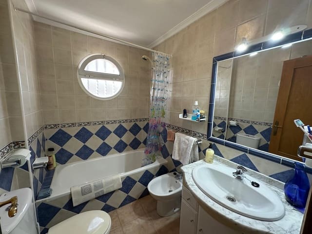 3 soverom Kjedet enebolig til salgs i La Marina, Elche / Elx med svømmebasseng - € 195 000 (Ref: 9203333)