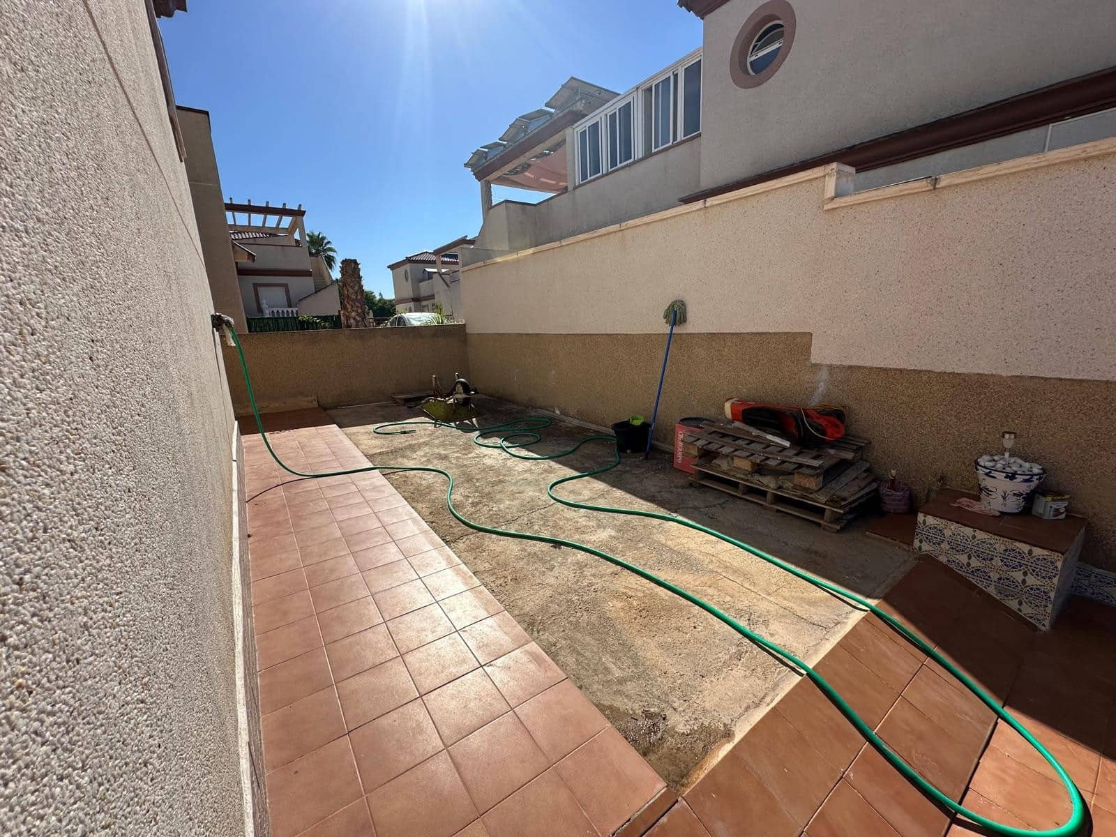 3 soveværelse Semi-Rækkehus til salg i La Marina med swimmingpool - € 195.000 (Ref: 9203333)