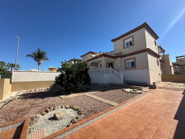 3 soverom Kjedet enebolig til salgs i La Marina, Elche / Elx med svømmebasseng - € 195 000 (Ref: 9203333)