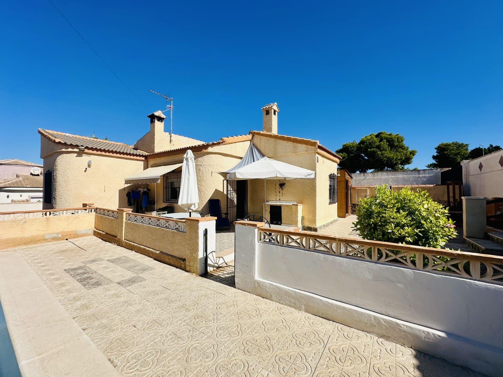 3 bedroom Villa for sale in La Marina with pool garage - € 330,000 (Ref: 9227906)