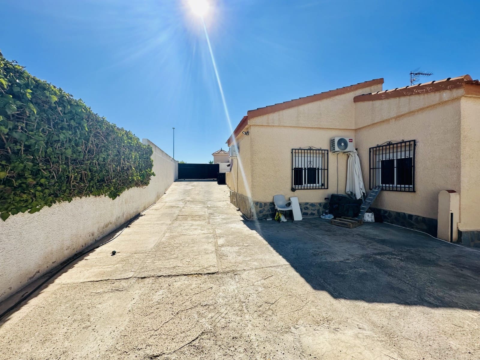 3 bedroom Villa for sale in La Marina with pool garage - € 330,000 (Ref: 9227906)