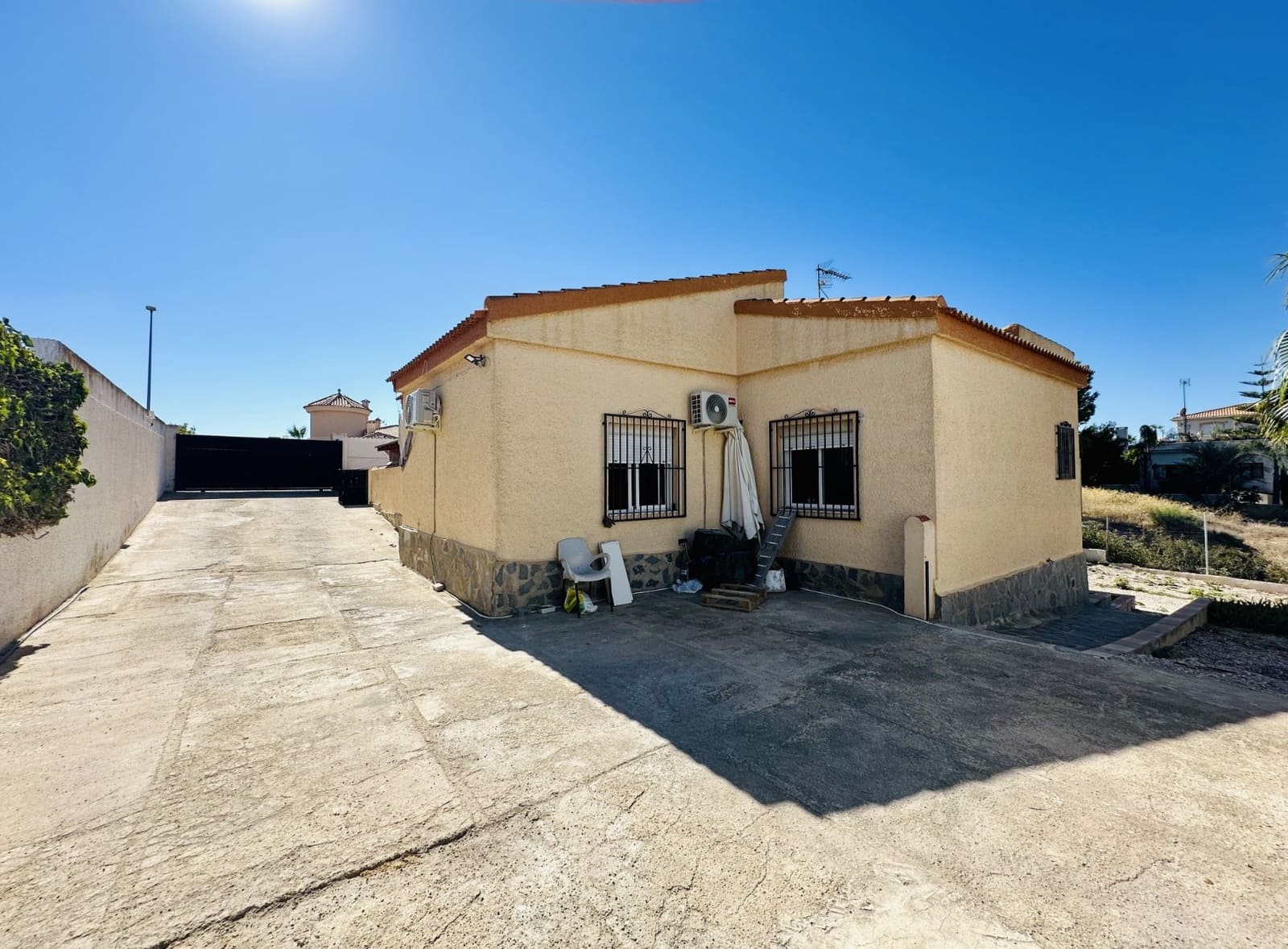 3 bedroom Villa for sale in La Marina with pool garage - € 330,000 (Ref: 9227906)