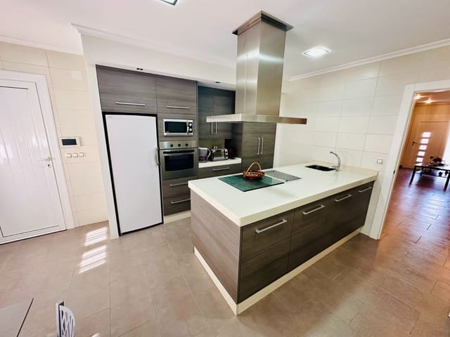 Chalet de 3 habitaciones en La Marina, Elche / Elx en venta con piscina garaje - 425.000 € (Ref: 9228970)
