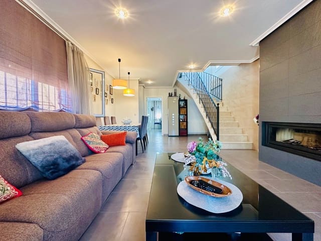 Chalet de 3 habitaciones en La Marina, Elche / Elx en venta con piscina garaje - 425.000 € (Ref: 9228970)