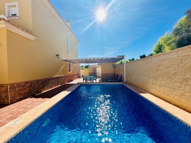 Chalet de 3 habitaciones en La Marina, Elche / Elx en venta con piscina garaje - 425.000 € (Ref: 9228970)