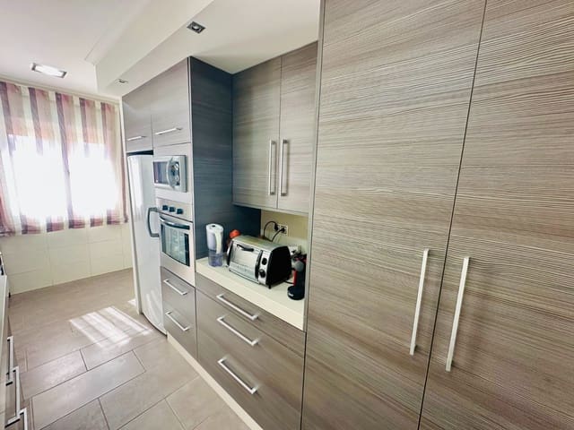 Chalet de 3 habitaciones en La Marina, Elche / Elx en venta con piscina garaje - 425.000 € (Ref: 9228970)