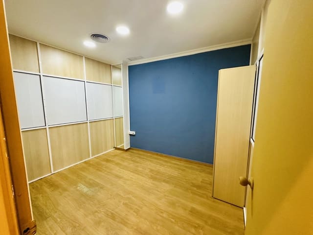 Commercial for sale in Zona Pueblo, Guardamar del Segura - € 222,200 (Ref: 9313915)