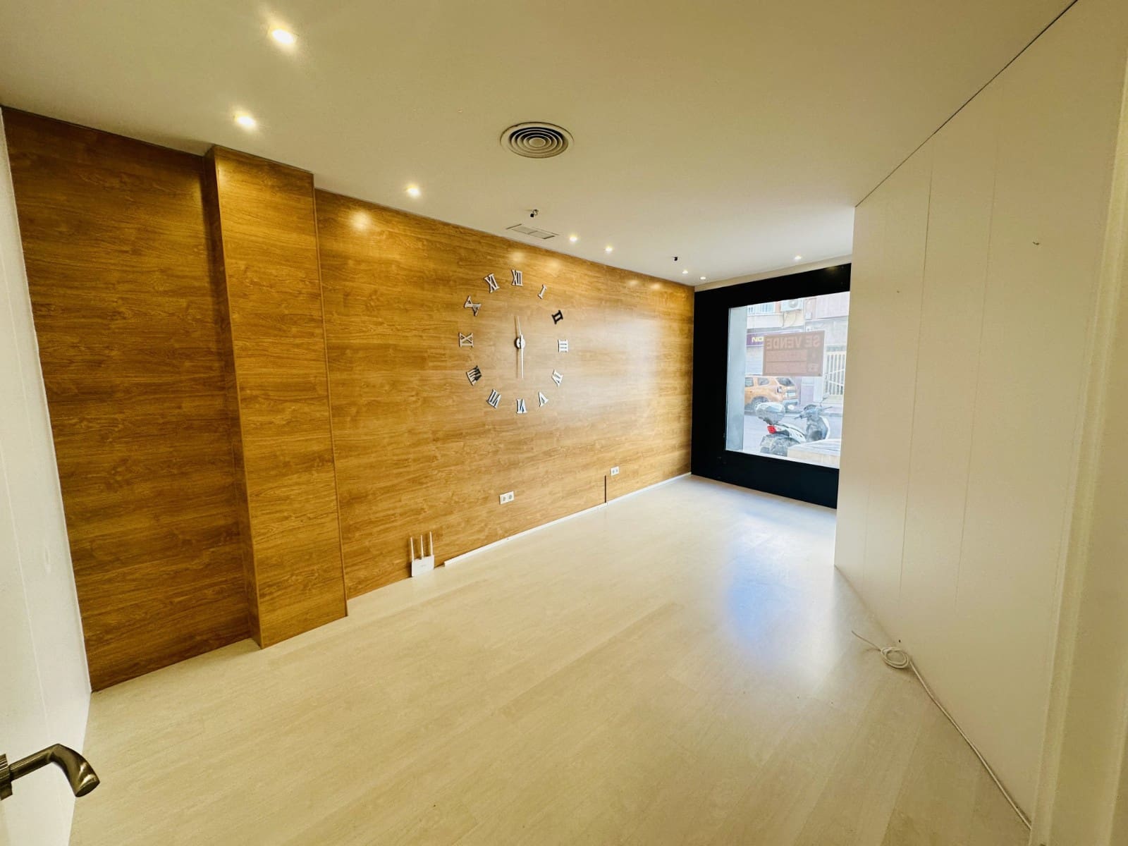 Commercial for sale in Guardamar del Segura - € 222,200 (Ref: 9313915)