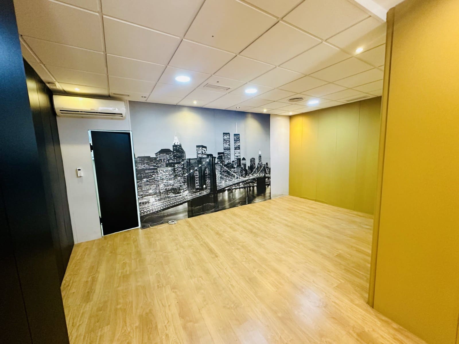 Commercial for sale in Guardamar del Segura - € 222,200 (Ref: 9313915)