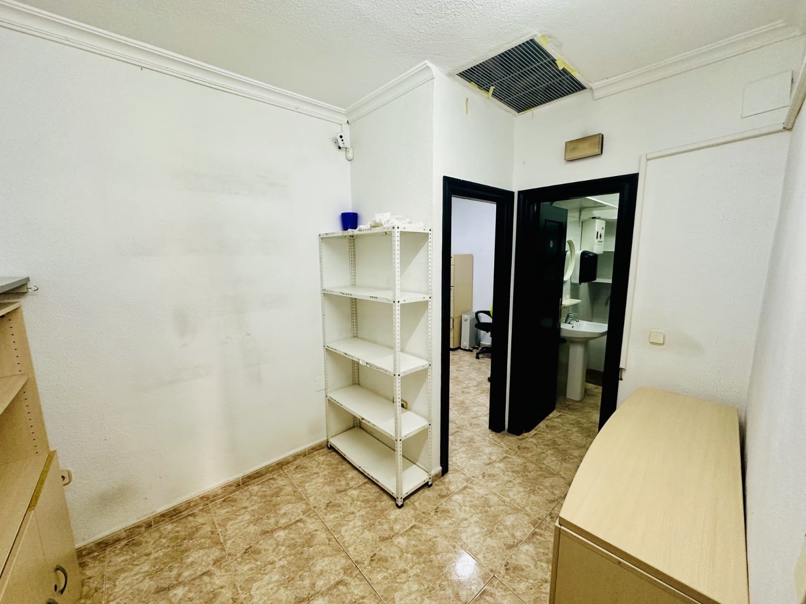 Commercial for sale in Guardamar del Segura - € 222,200 (Ref: 9313915)