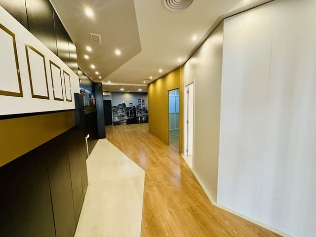 Commercial for sale in Zona Pueblo, Guardamar del Segura - € 222,200 (Ref: 9313915)