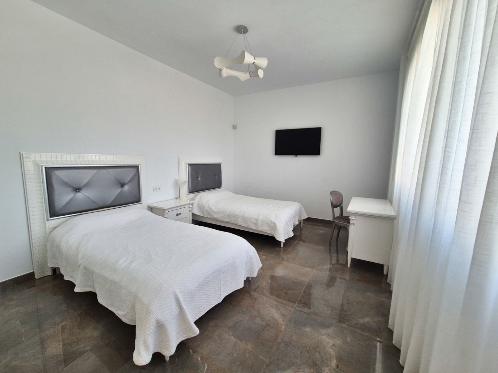 7 Zimmer Villa zu verkaufen in La Marina mit Pool Garage - 1.491.600 € (Ref: 9354232)