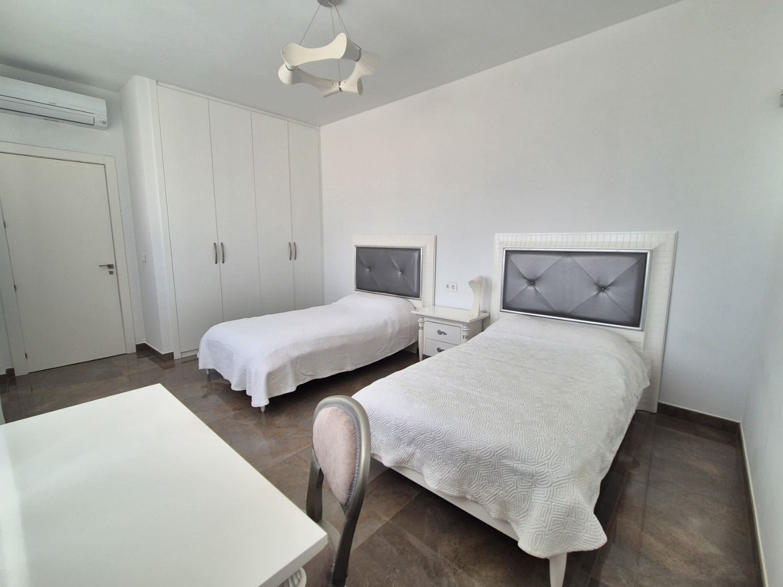 7 Zimmer Villa zu verkaufen in La Marina mit Pool Garage - 1.491.600 € (Ref: 9354232)