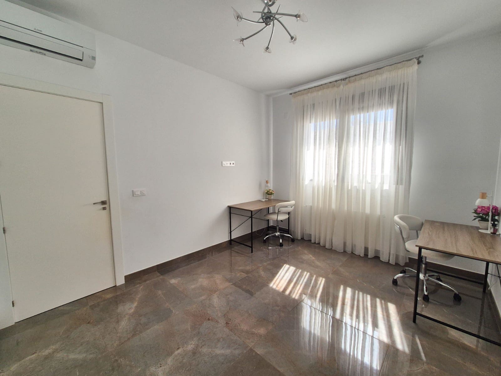 7 Zimmer Villa zu verkaufen in La Marina mit Pool Garage - 1.491.600 € (Ref: 9354232)