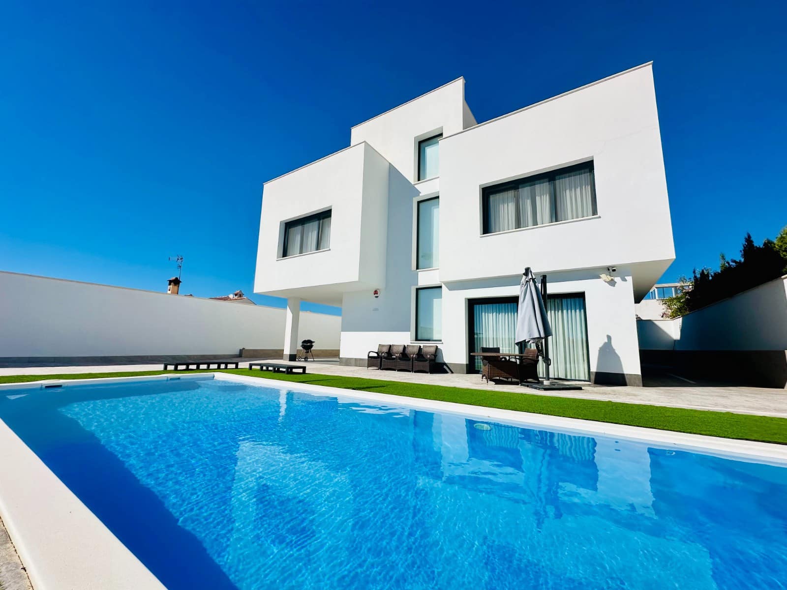 7 Zimmer Villa zu verkaufen in La Marina mit Pool Garage - 1.491.600 € (Ref: 9354232)