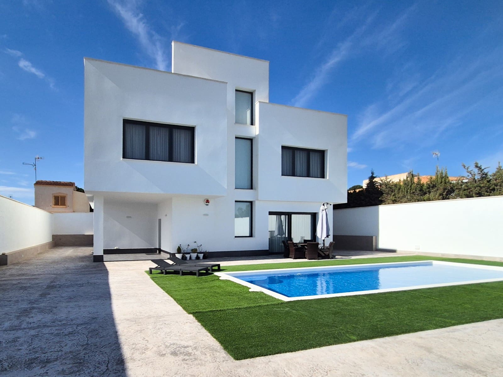 7 Zimmer Villa zu verkaufen in La Marina mit Pool Garage - 1.491.600 € (Ref: 9354232)