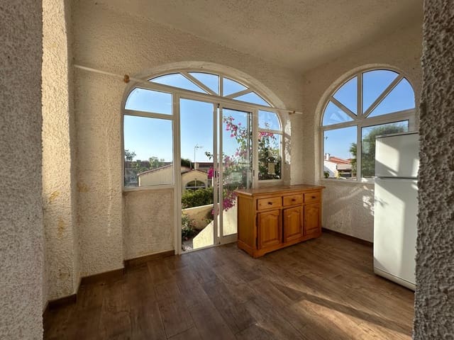 2 sovrum Villa till salu i La Marina, Elche / Elx med garage - 175 000 € (Ref: 9377973)