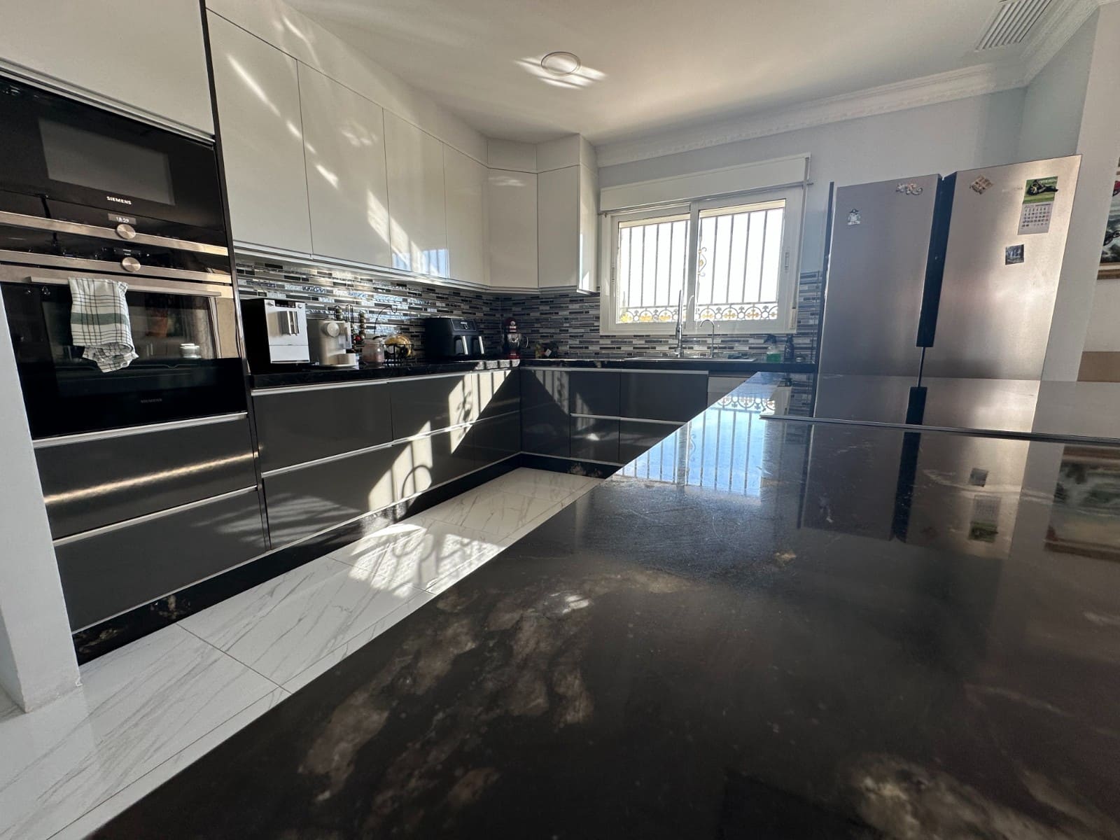 8 Zimmer Villa zu verkaufen in La Marina mit Pool Garage - 950.000 € (Ref: 9383250)