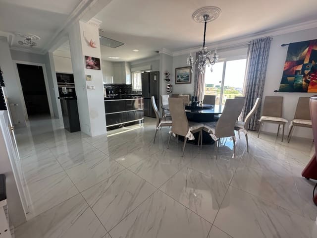 8 Zimmer Villa zu verkaufen in La Marina, Elche / Elx mit Pool Garage - 950.000 € (Ref: 9383250)