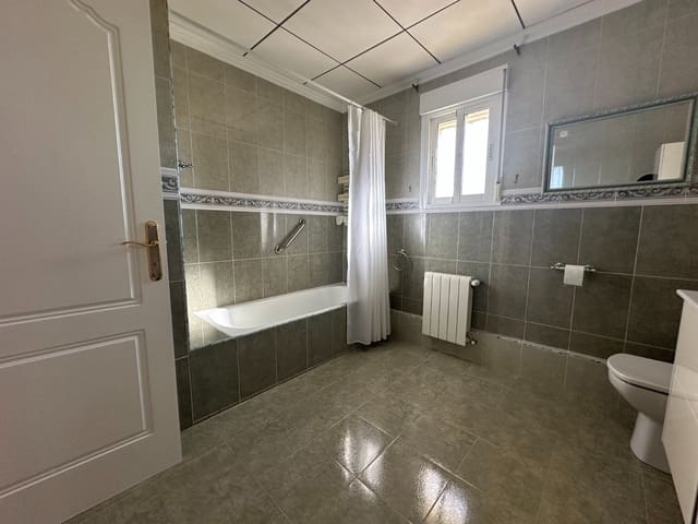 8 Zimmer Villa zu verkaufen in La Marina, Elche / Elx mit Pool Garage - 950.000 € (Ref: 9383250)