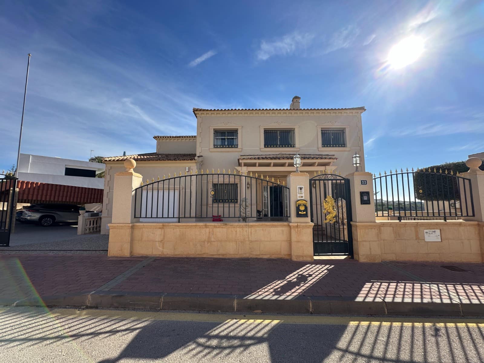 8 Zimmer Villa zu verkaufen in La Marina mit Pool Garage - 950.000 € (Ref: 9383250)