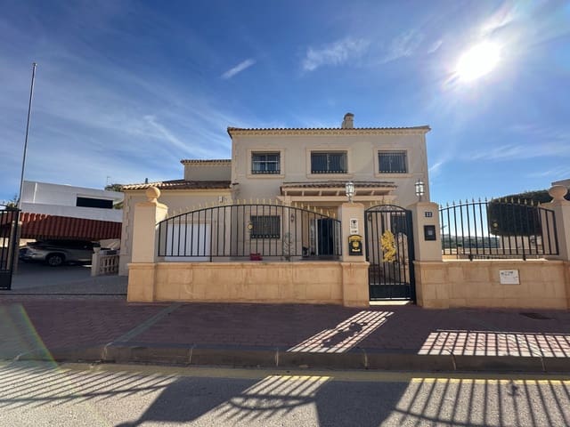 8 Zimmer Villa zu verkaufen in La Marina, Elche / Elx mit Pool Garage - 950.000 € (Ref: 9383250)