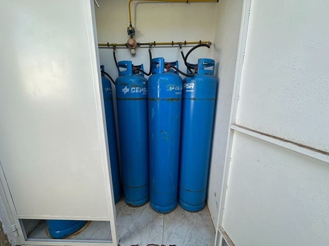 3 chambre Villa/Maison à vendre à La Marina, Elche / Elx avec piscine garage - 595 000 € (Ref: 9395325)