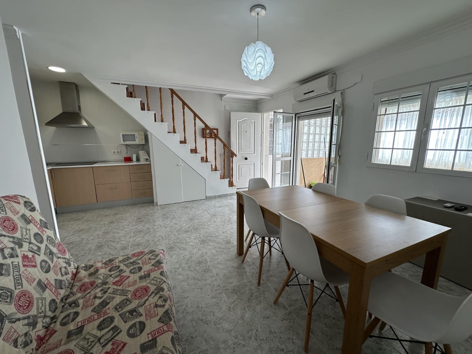 2 makuuhuone Omakotitalo myytävänä paikassa La Marina - 145 000 € (Ref: 9400157)