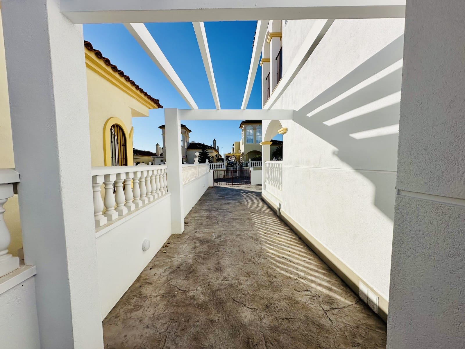 Chalet de 2 habitaciones en Algorfa en venta con piscina garaje - 235.000 € (Ref: 9417445)