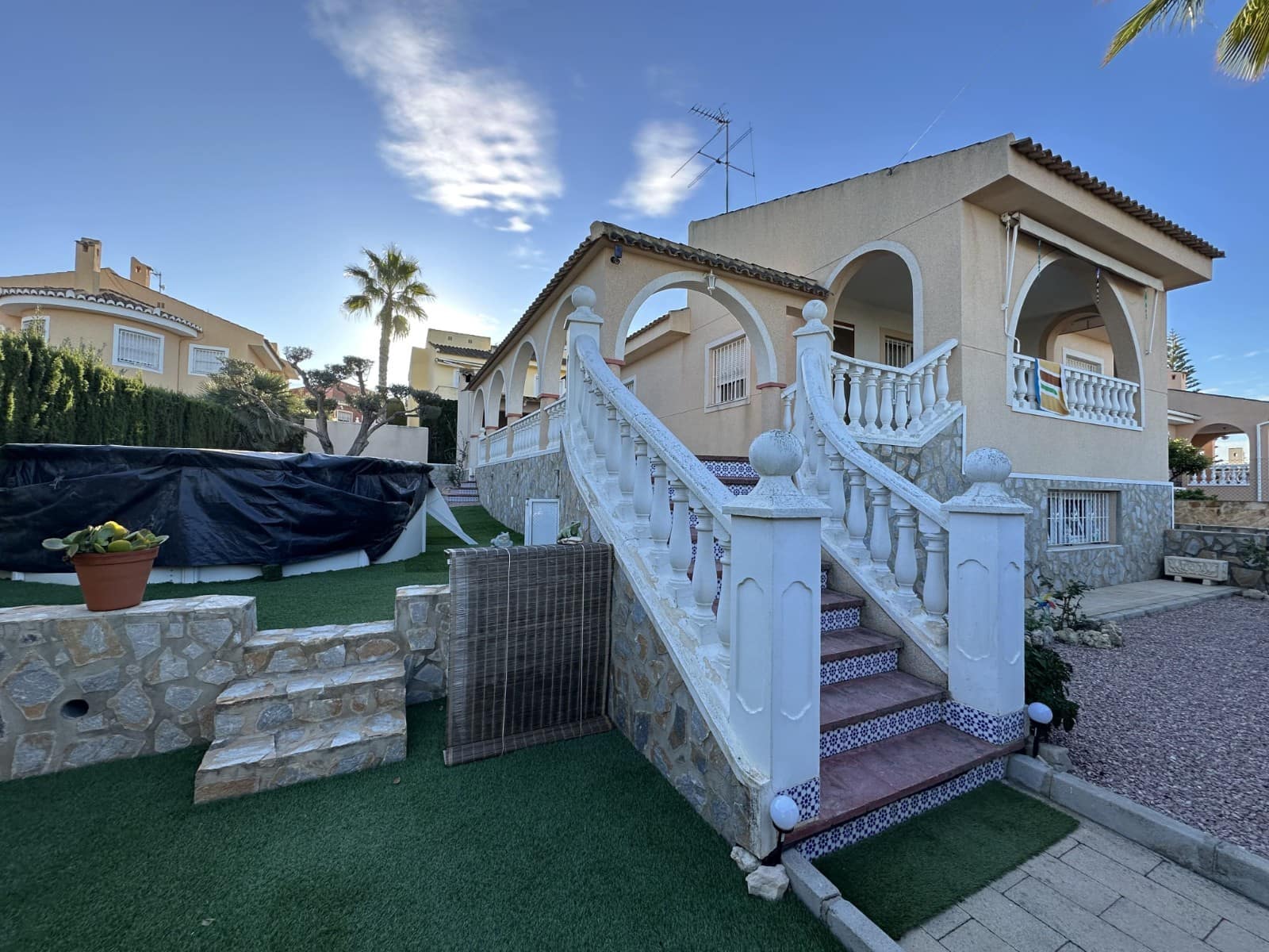 4 quarto Moradia para venda em La Marquesa com piscina - 395 000 € (Ref: 9420504)