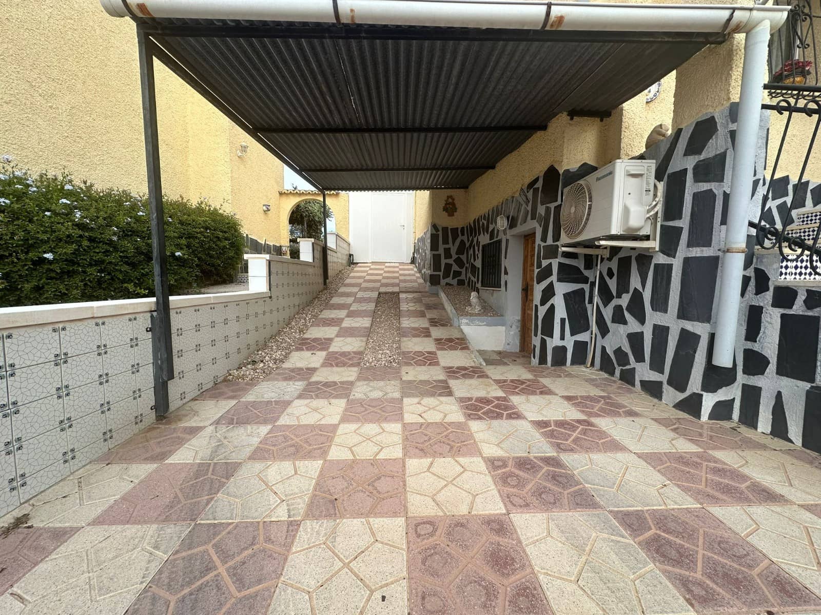 3 bedroom Villa for sale in La Marina with pool - € 197,500 (Ref: 9443660)