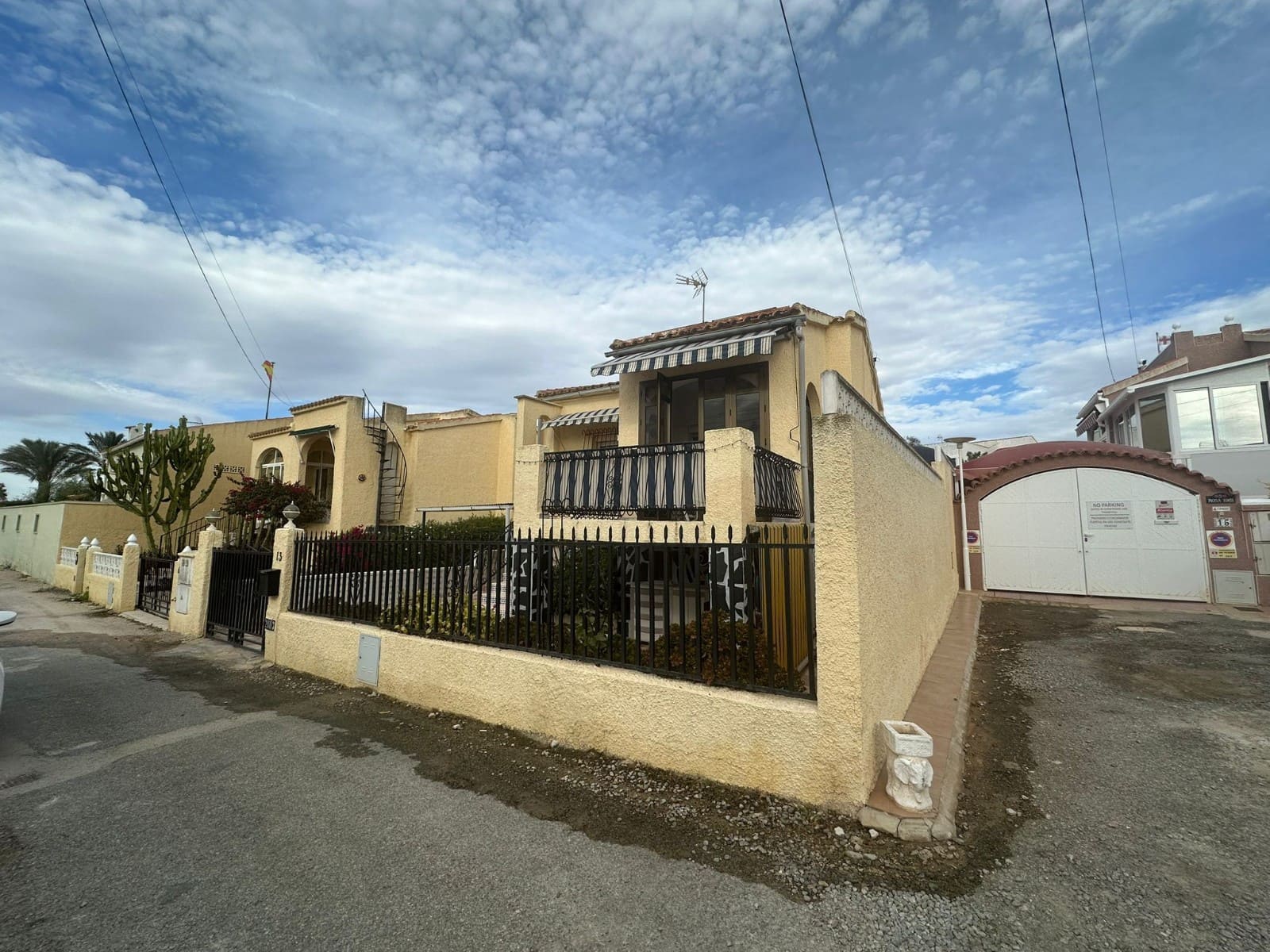 3 bedroom Villa for sale in La Marina with pool - € 197,500 (Ref: 9443660)