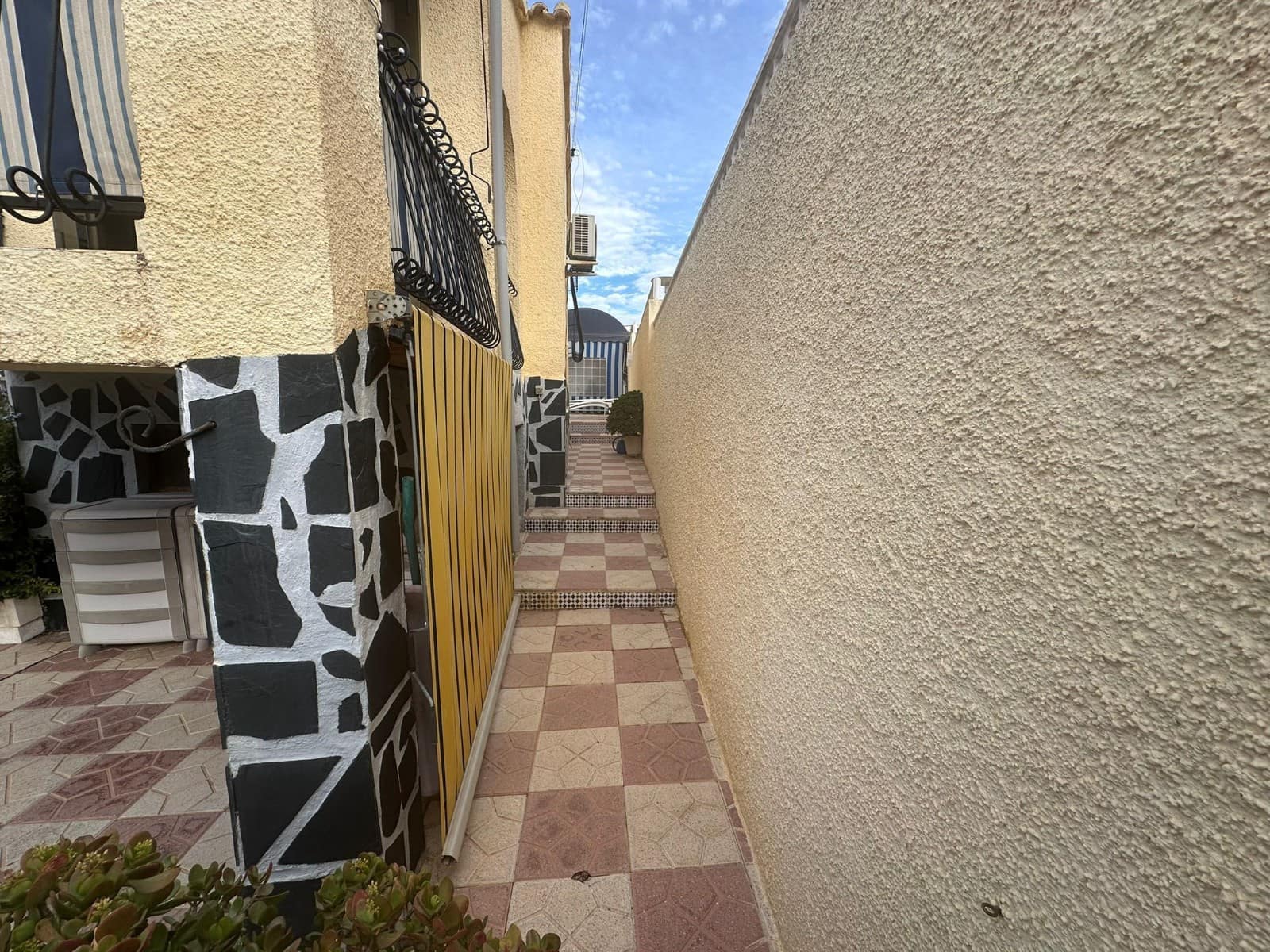 3 bedroom Villa for sale in La Marina with pool - € 197,500 (Ref: 9443660)