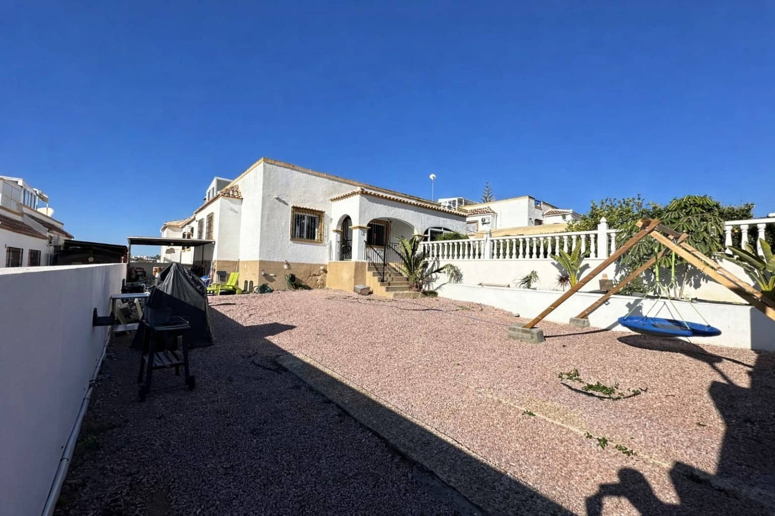 3 soverom Kjedet enebolig til salgs i La Marina med svømmebasseng - € 270 000 (Ref: 9484060)